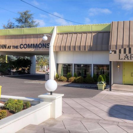 Inn At The Commons Medford Bagian luar foto