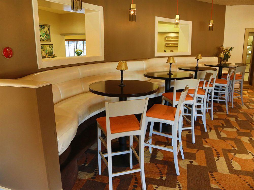 Inn At The Commons Medford Bagian luar foto