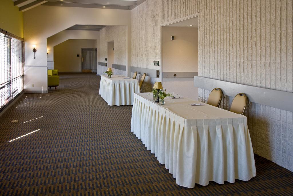 Inn At The Commons Medford Bagian luar foto