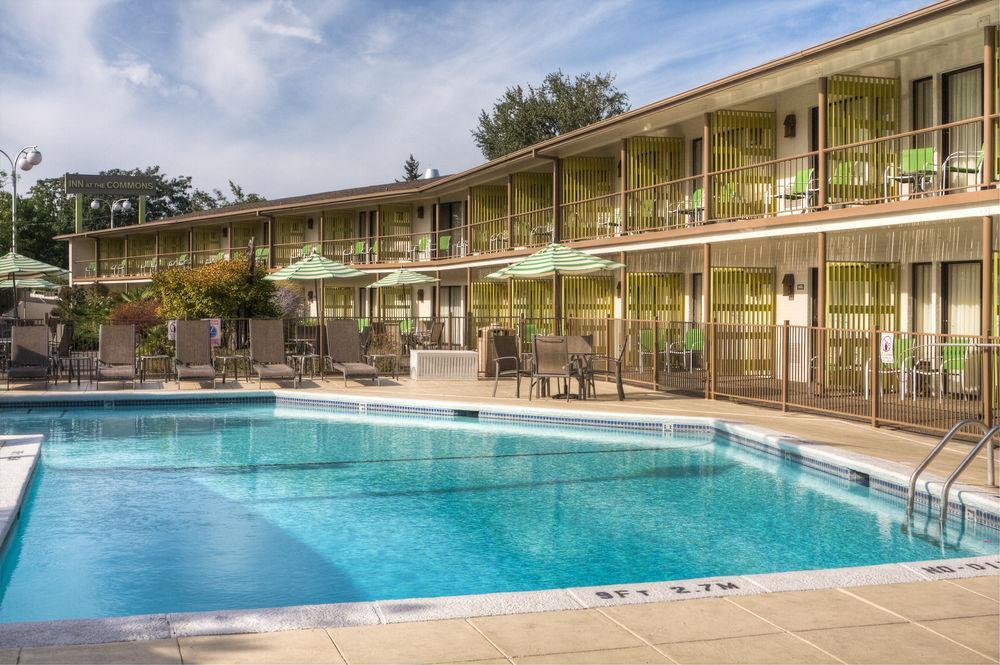 Inn At The Commons Medford Bagian luar foto
