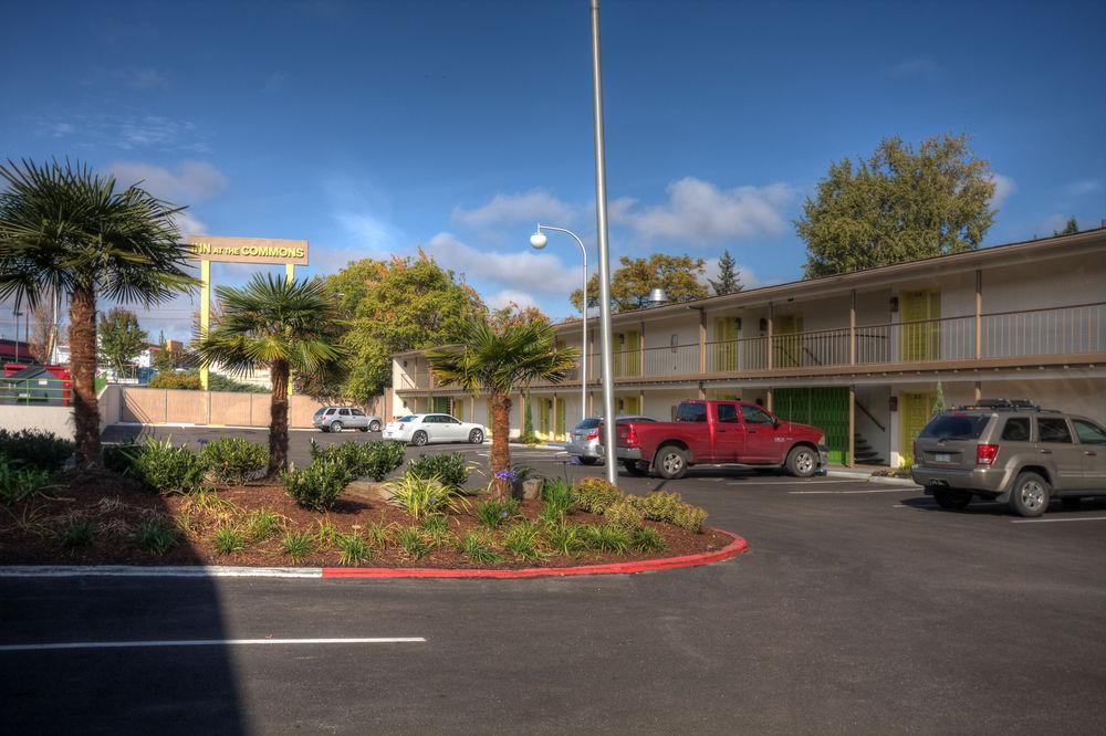 Inn At The Commons Medford Bagian luar foto