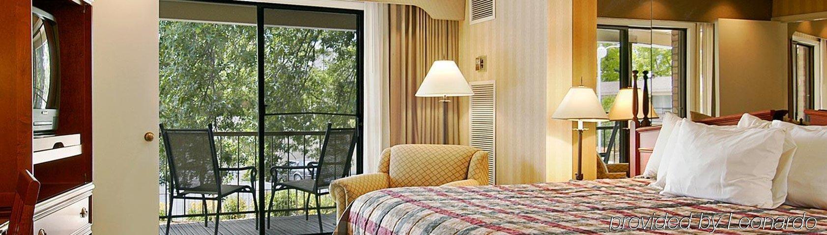 Inn At The Commons Medford Bagian luar foto