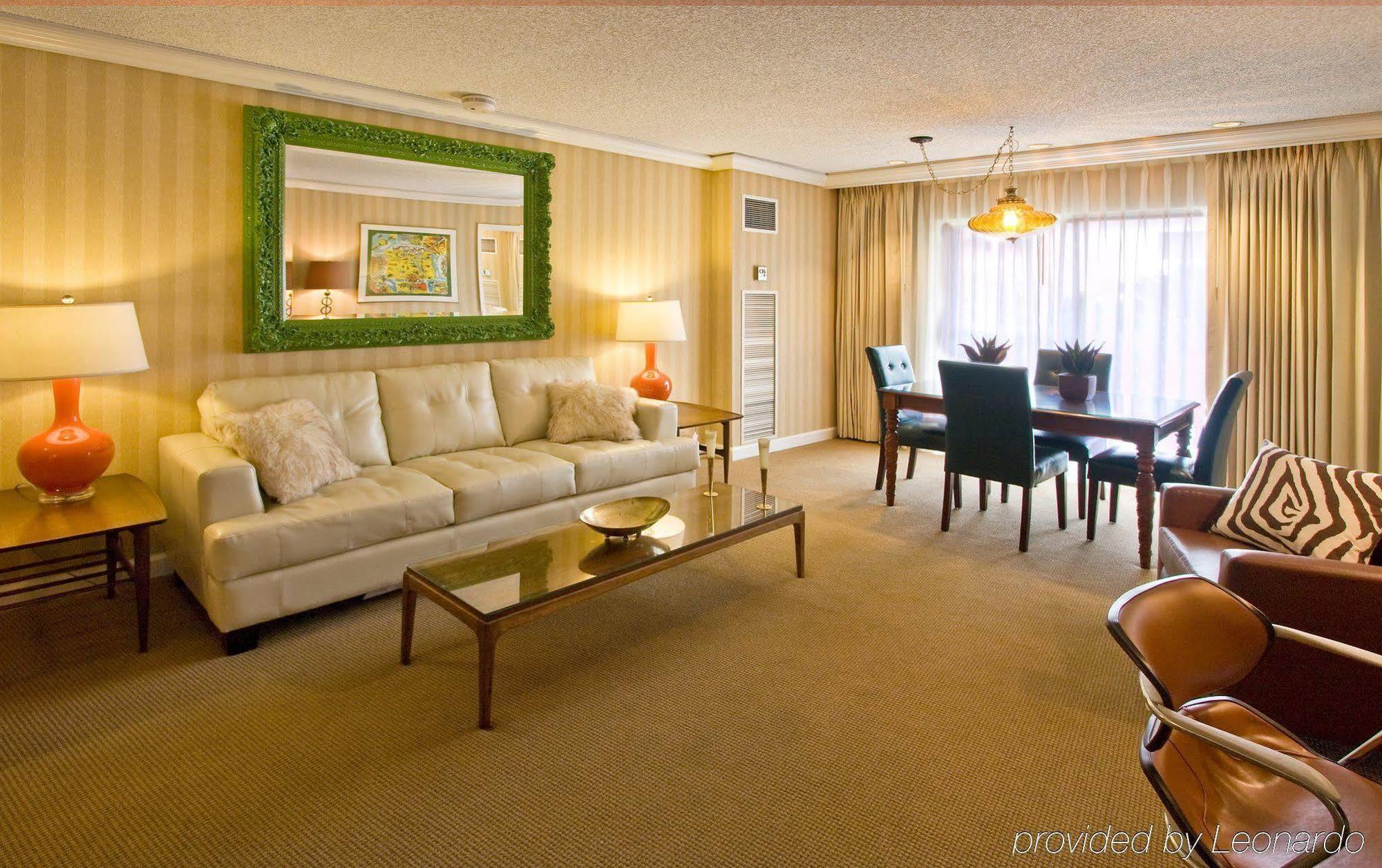 Inn At The Commons Medford Bagian luar foto