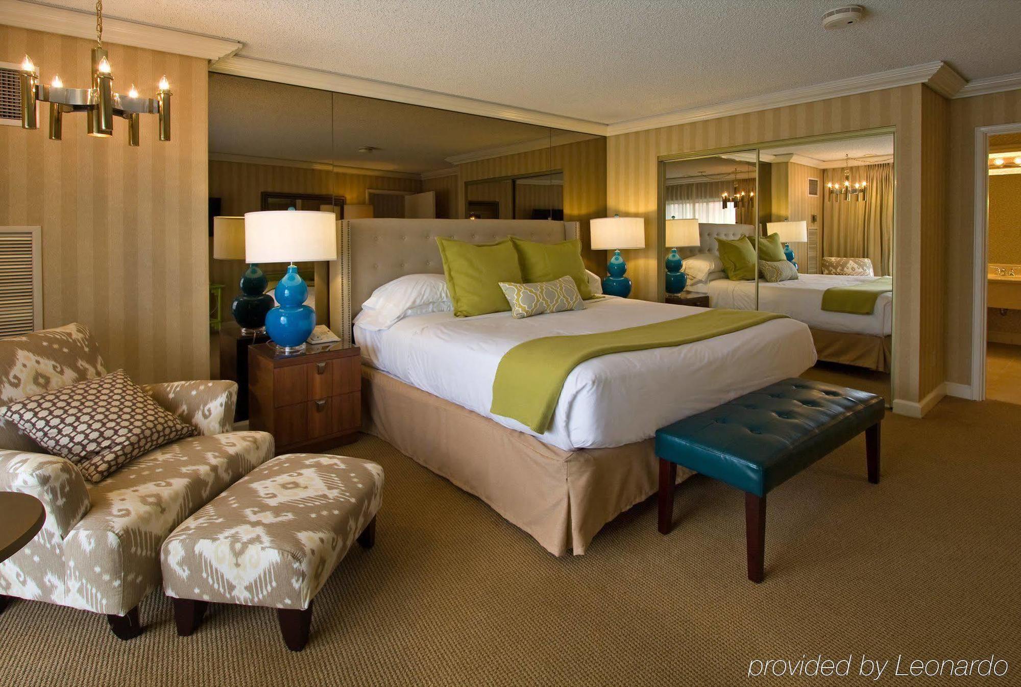 Inn At The Commons Medford Bagian luar foto