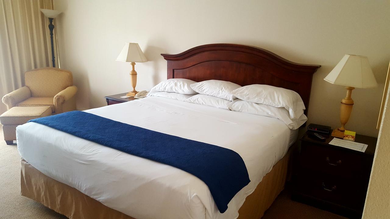 Inn At The Commons Medford Bagian luar foto