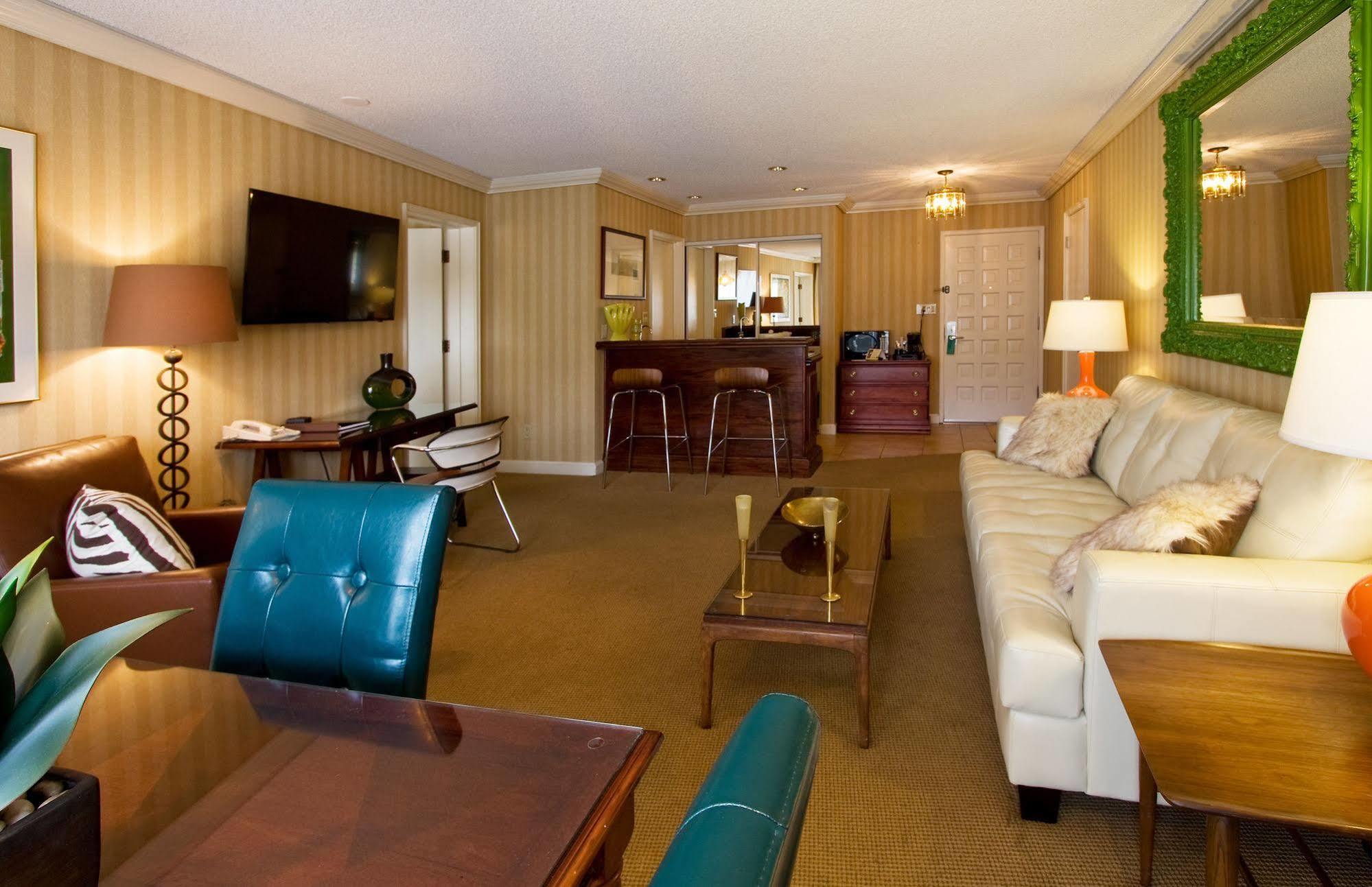 Inn At The Commons Medford Bagian luar foto
