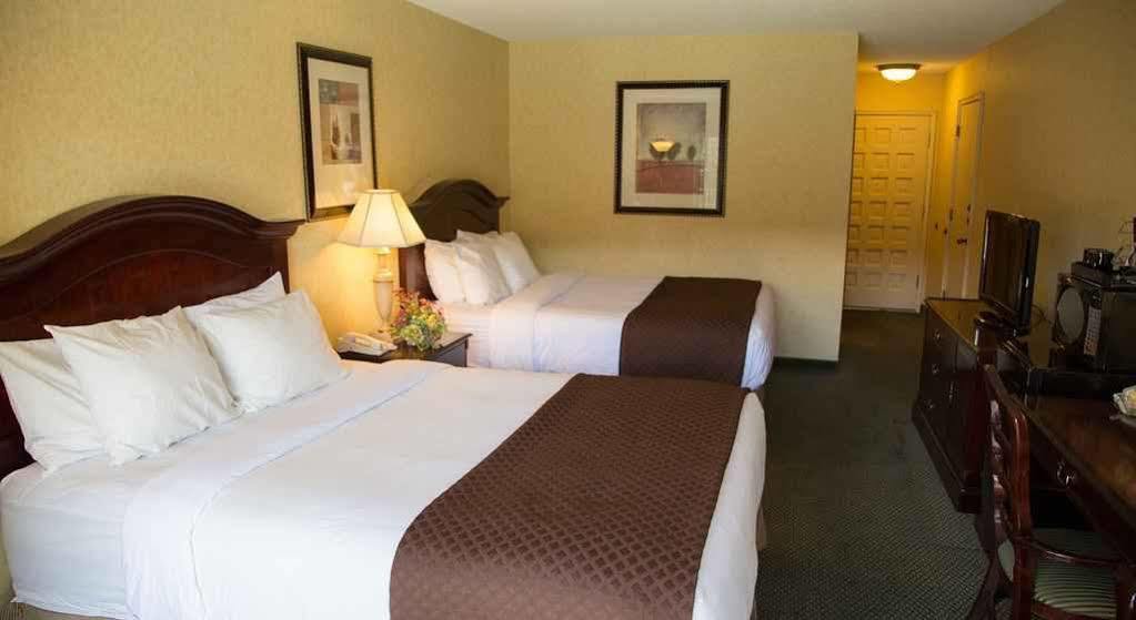 Inn At The Commons Medford Bagian luar foto