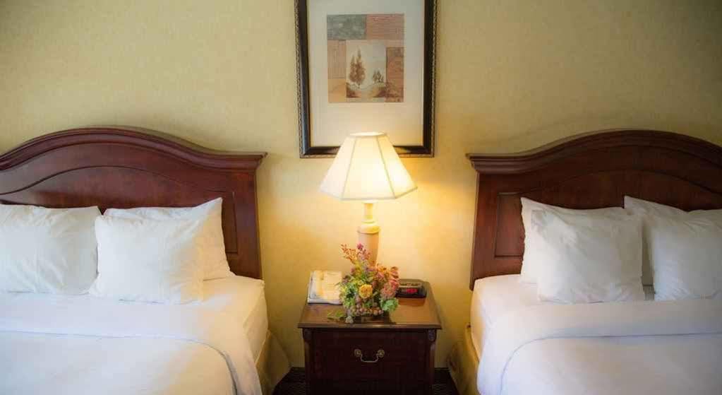 Inn At The Commons Medford Bagian luar foto