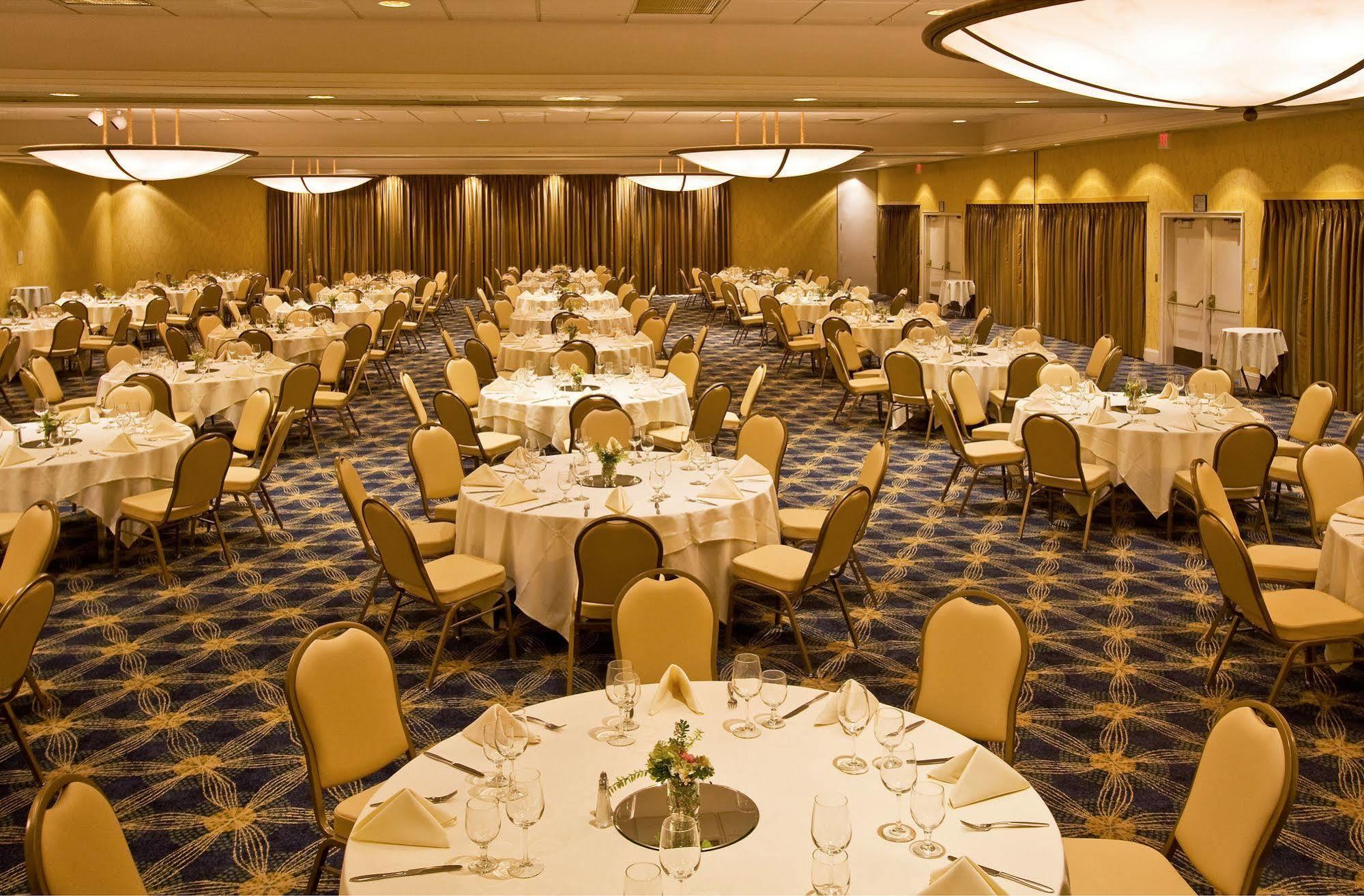 Inn At The Commons Medford Bagian luar foto