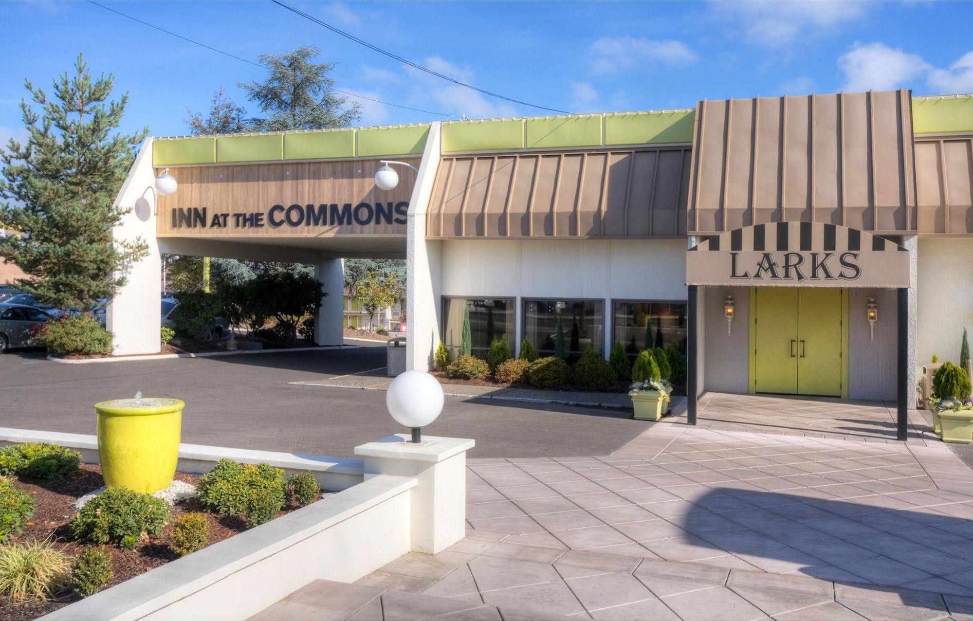 Inn At The Commons Medford Bagian luar foto