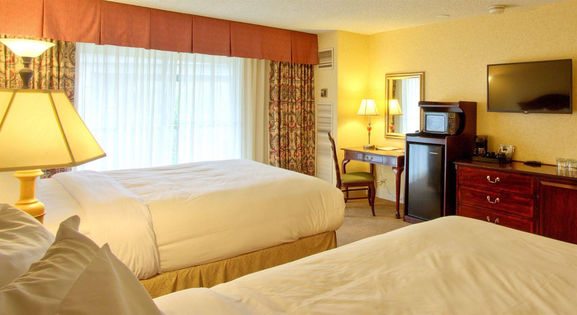 Inn At The Commons Medford Bagian luar foto