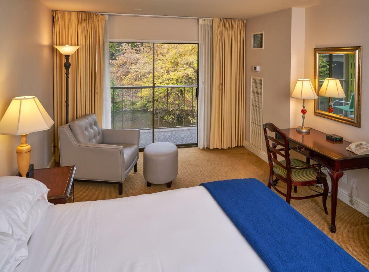 Inn At The Commons Medford Bagian luar foto