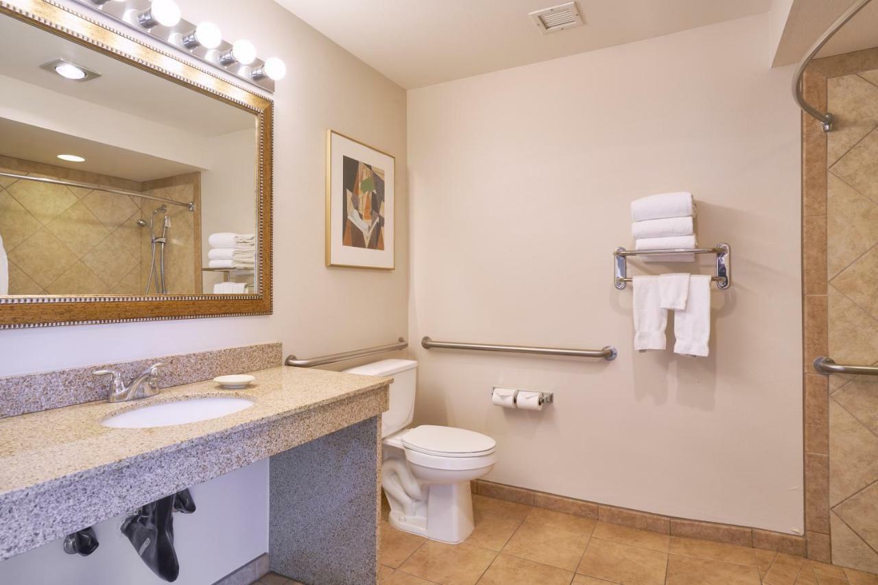 Inn At The Commons Medford Bagian luar foto