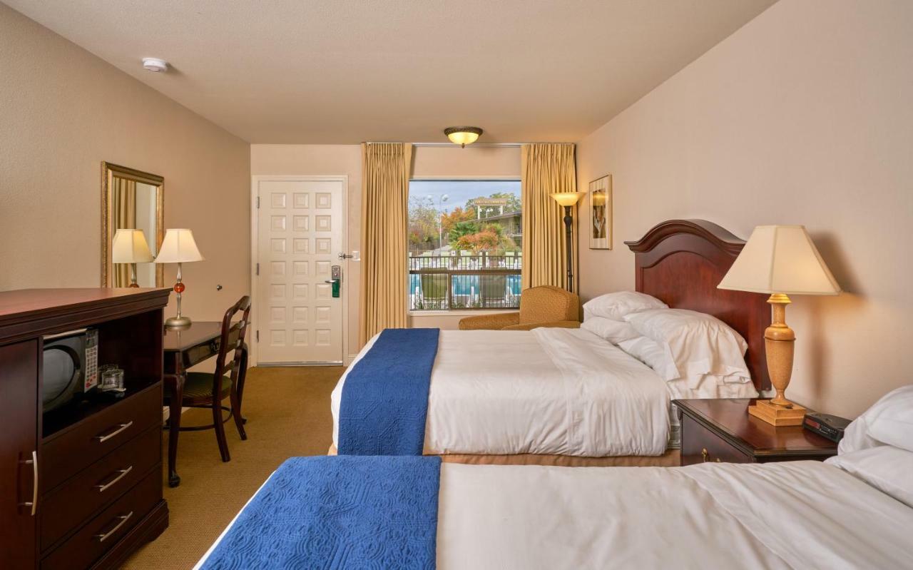 Inn At The Commons Medford Bagian luar foto