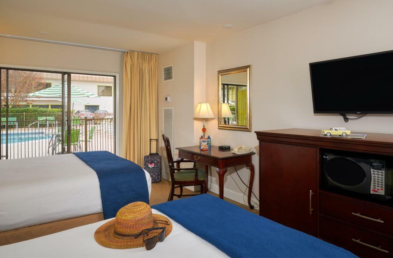 Inn At The Commons Medford Bagian luar foto