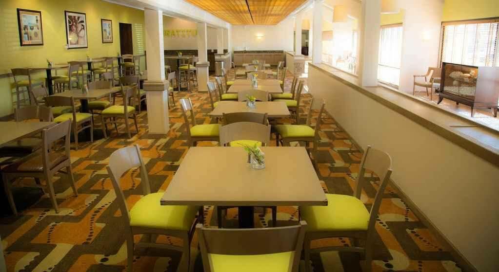 Inn At The Commons Medford Bagian luar foto